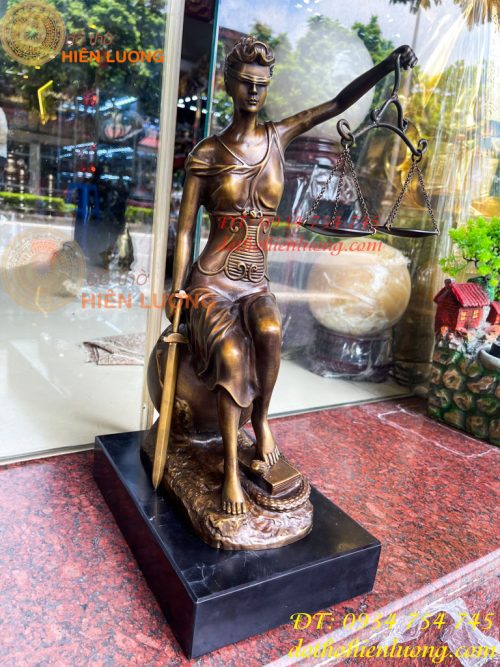 Tượng Nữ Thần Công Lý Ngồi Địa Cầu Bằng Đồng Đế Đá