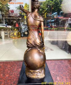 Tượng Nữ Thần Công Lý Ngồi Địa Cầu Bằng Đồng Đế Đá