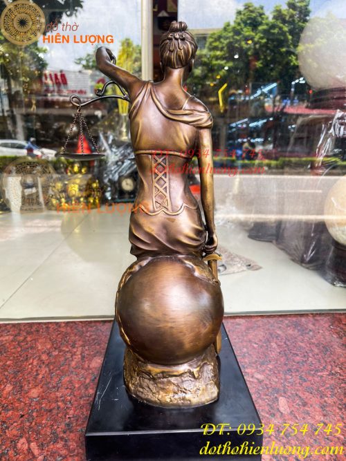 Tượng Nữ Thần Công Lý Ngồi Địa Cầu Bằng Đồng Đế Đá
