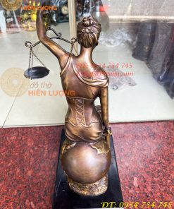 Tượng Nữ Thần Công Lý Ngồi Địa Cầu Bằng Đồng Đế Đá