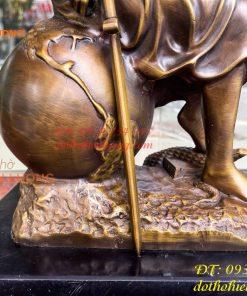Tượng Nữ Thần Công Lý Ngồi Địa Cầu Bằng Đồng Đế Đá