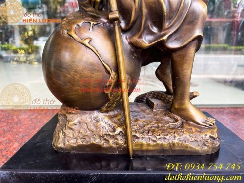 Tượng Nữ Thần Công Lý Ngồi Địa Cầu Bằng Đồng Đế Đá