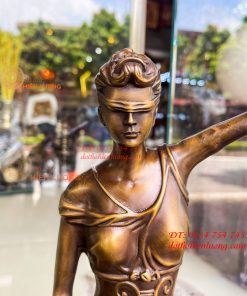 Tượng Nữ Thần Công Lý Ngồi Địa Cầu Bằng Đồng Đế Đá