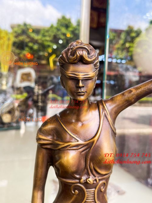 Tượng Nữ Thần Công Lý Ngồi Địa Cầu Bằng Đồng Đế Đá