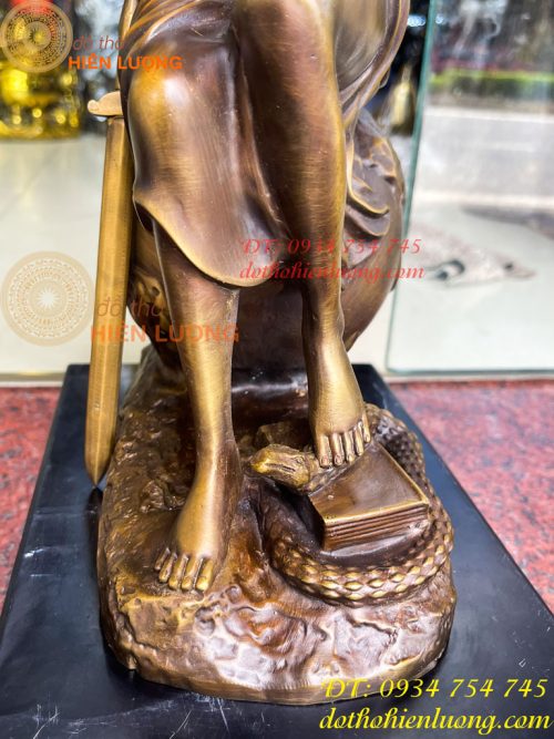 Tượng Nữ Thần Công Lý Ngồi Địa Cầu Bằng Đồng Đế Đá