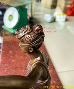 Tượng Nữ Thần Công Lý Ngồi Địa Cầu Bằng Đồng Đế Đá