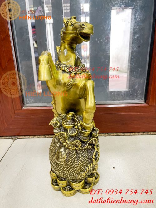Tượng Ngựa Hí Túi Tiền Bằng Đồng Phong Thủy