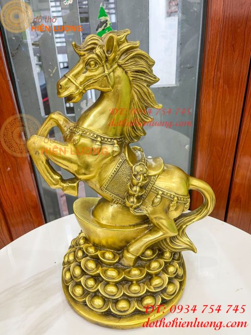 Tượng Ngựa Đứng Mâm Vàng Bằng Đồng Phong Thủy
