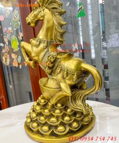 Tượng Ngựa Đứng Mâm Vàng Bằng Đồng Phong Thủy