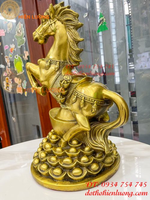 Tượng Ngựa Đứng Mâm Vàng Bằng Đồng Phong Thủy