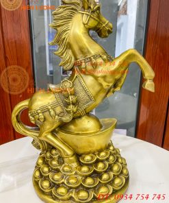 Tượng Ngựa Đứng Mâm Vàng Bằng Đồng Phong Thủy
