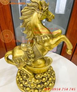 Tượng Ngựa Đứng Mâm Vàng Bằng Đồng Phong Thủy