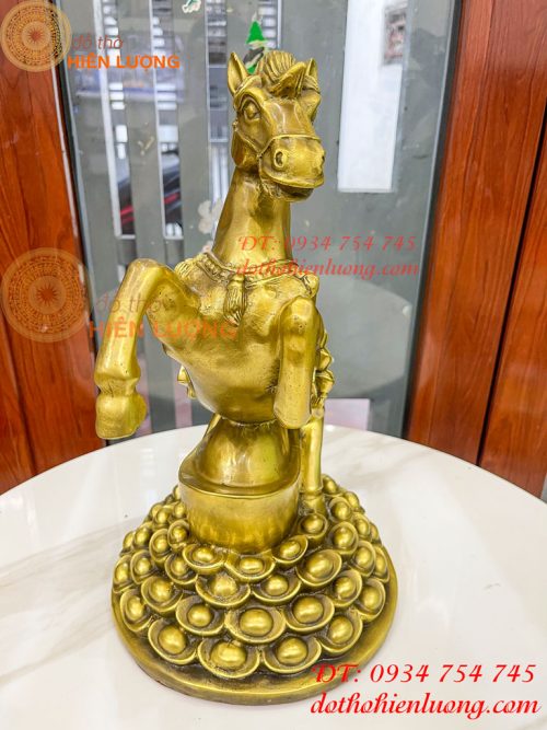 Tượng Ngựa Đứng Mâm Vàng Bằng Đồng Phong Thủy