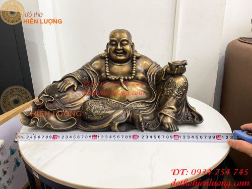 Tượng Di Lặc Dựa Bị Cầm Thỏi Vàng Bằng Đồng