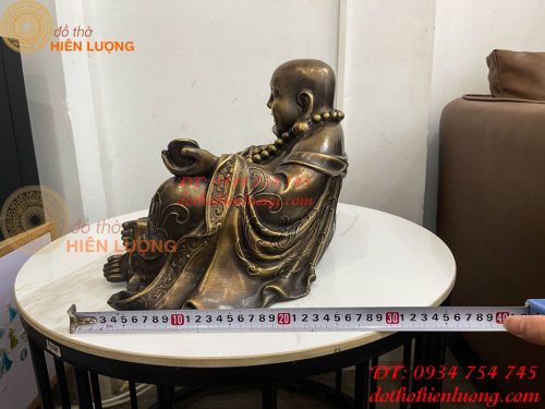 Tượng Di Lặc Dựa Bị Cầm Thỏi Vàng Bằng Đồng