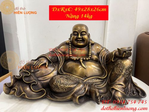 Tượng Di Lặc Dựa Bị Cầm Thỏi Vàng Bằng Đồng