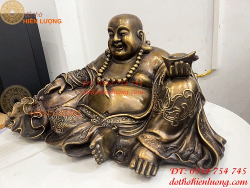 Tượng Di Lặc Dựa Bị Cầm Thỏi Vàng Bằng Đồng