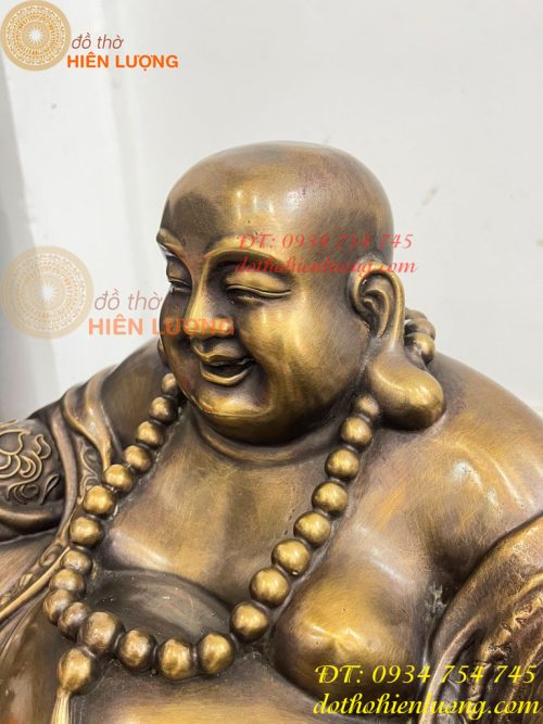Tượng Di Lặc Dựa Bị Cầm Thỏi Vàng Bằng Đồng