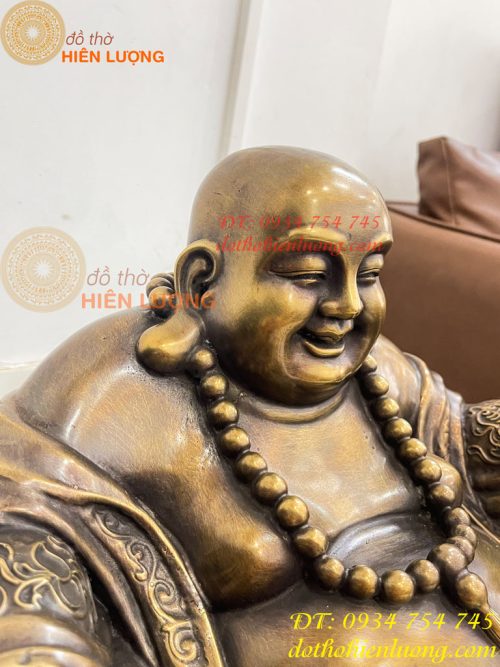 Tượng Di Lặc Dựa Bị Cầm Thỏi Vàng Bằng Đồng