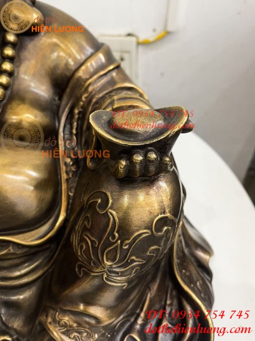 Tượng Di Lặc Dựa Bị Cầm Thỏi Vàng Bằng Đồng