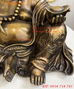 Tượng Di Lặc Dựa Bị Cầm Thỏi Vàng Bằng Đồng