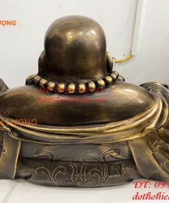 Tượng Di Lặc Dựa Bị Cầm Thỏi Vàng Bằng Đồng