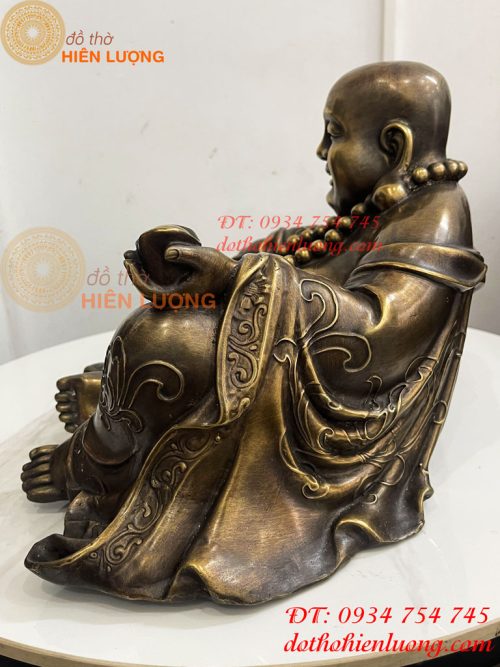 Tượng Di Lặc Dựa Bị Cầm Thỏi Vàng Bằng Đồng