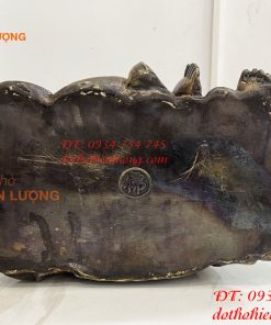 Tượng Di Lặc Dựa Bị Cầm Thỏi Vàng Bằng Đồng