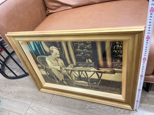 Tranh Bác Hồ Ngồi Viết Báo Bằng Đồng Liền Tấm