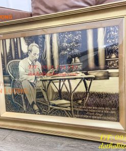 Tranh Bác Hồ Ngồi Viết Báo Bằng Đồng Liền Tấm