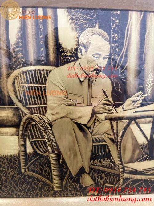 Tranh Bác Hồ Ngồi Viết Báo Bằng Đồng Liền Tấm