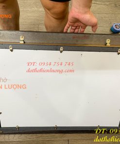 Tranh Bác Hồ Ngồi Viết Báo Bằng Đồng Liền Tấm