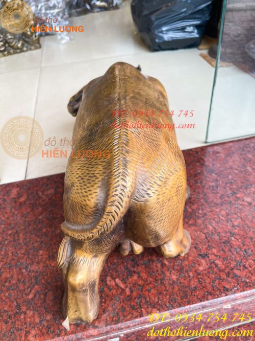 Tượng Trâu Vàng Việt Nam Bằng Đồng Cỡ Đại Dài 60cm