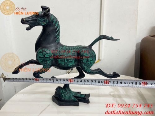 Tượng Ngựa Phi Bằng Đồng Màu Xanh Phong Thủy