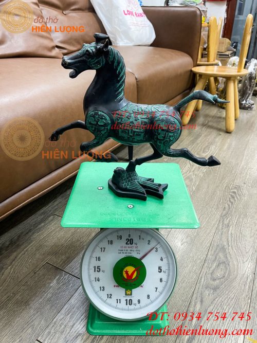 Tượng Ngựa Phi Bằng Đồng Màu Xanh Phong Thủy