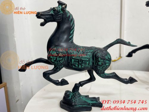 Tượng Ngựa Phi Bằng Đồng Màu Xanh Phong Thủy