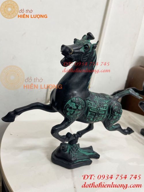 Tượng Ngựa Phi Bằng Đồng Màu Xanh Phong Thủy