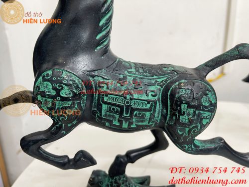 Tượng Ngựa Phi Bằng Đồng Màu Xanh Phong Thủy