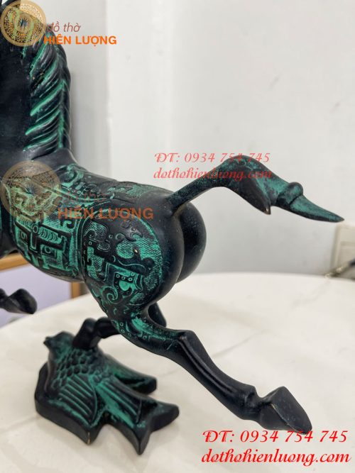 Tượng Ngựa Phi Bằng Đồng Màu Xanh Phong Thủy
