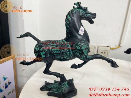 Tượng Ngựa Phi Bằng Đồng Màu Xanh Phong Thủy