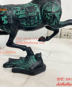 Tượng Ngựa Phi Bằng Đồng Màu Xanh Phong Thủy