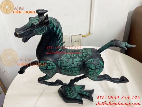 Tượng Ngựa Phi Bằng Đồng Màu Xanh Phong Thủy