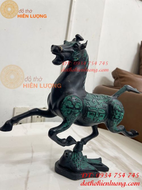 Tượng Ngựa Phi Bằng Đồng Màu Xanh Phong Thủy
