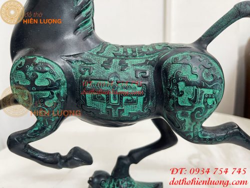 Tượng Ngựa Phi Bằng Đồng Màu Xanh Phong Thủy