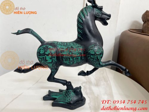 Tượng Ngựa Phi Bằng Đồng Màu Xanh Phong Thủy