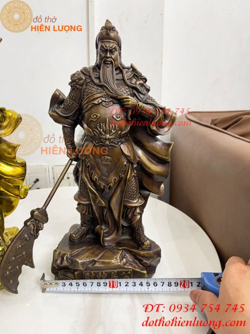 Tượng Quan Công Mặc Áo Rồng Đứng Trấn Ải Bằng Đồng Cao 35cm