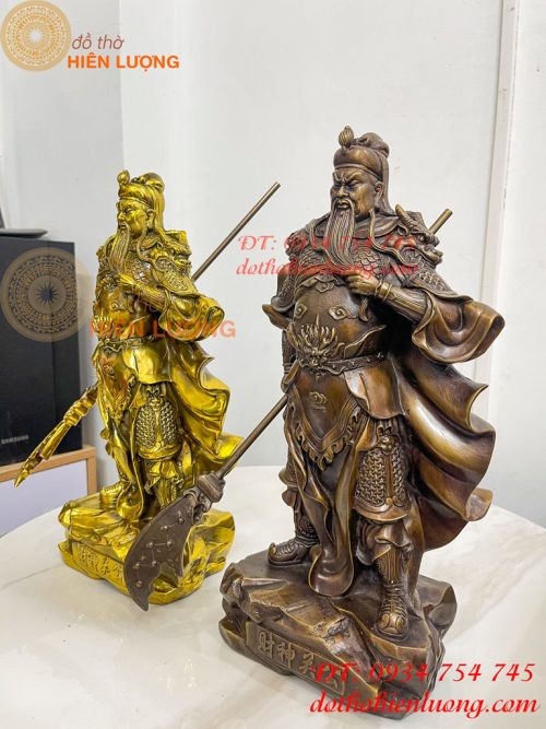 Tượng Quan Công Mặc Áo Rồng Đứng Trấn Ải Bằng Đồng Cao 35cm