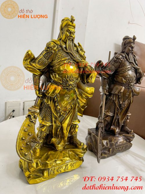Tượng Quan Công Mặc Áo Rồng Đứng Trấn Ải Bằng Đồng Cao 35cm