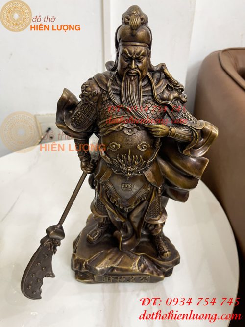 Tượng Quan Công Mặc Áo Rồng Đứng Trấn Ải Bằng Đồng Cao 35cm
