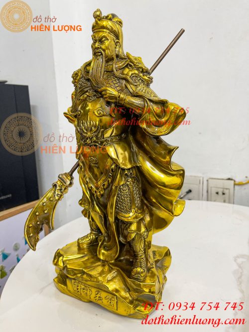 Tượng Quan Công Mặc Áo Rồng Đứng Trấn Ải Bằng Đồng Cao 35cm